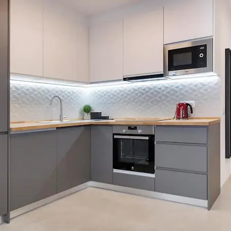 Generous And Modern Flat 아로나