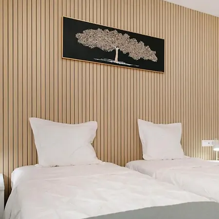 아파트 Generous And Modern Flat 아로나