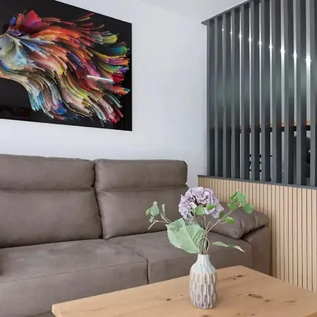Generous And Modern Flat 아로나