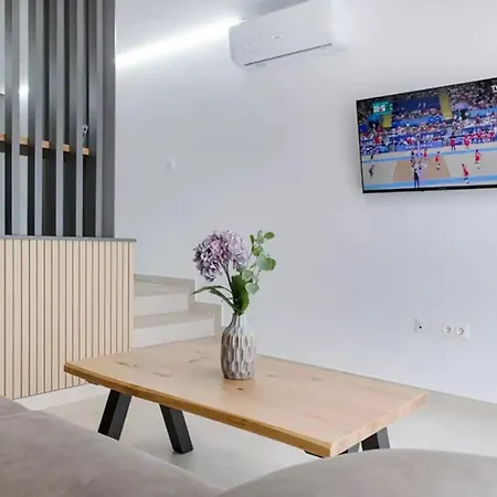 아파트 Generous And Modern Flat
